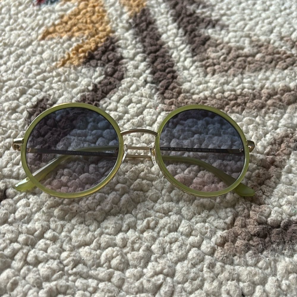 Green circle sunglasses